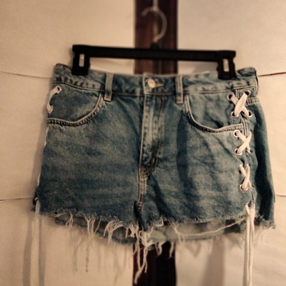 Divided HM Lady's Denim Cut Off Shorts Lace Up 8
